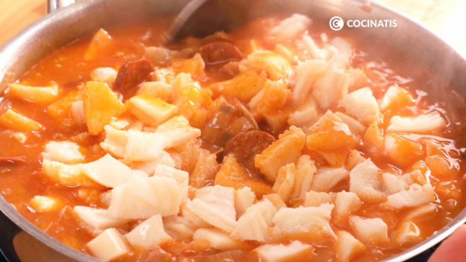 Agrega los callos cocidos y deja cocinar Agrega los callos cocidos y deja cocinar