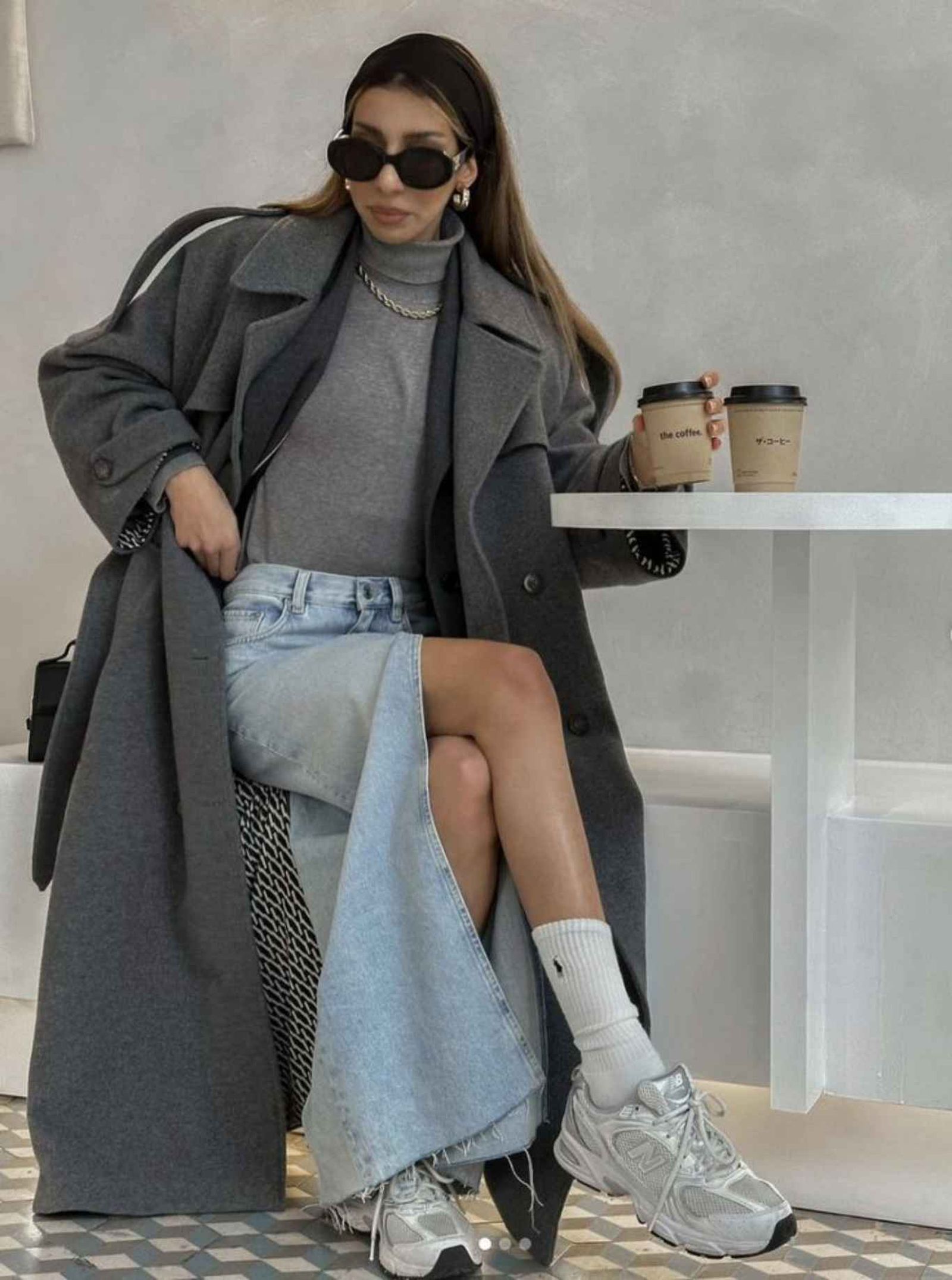 Look a capas con falda vaquera larga. Look a capas con falda vaquera larga.