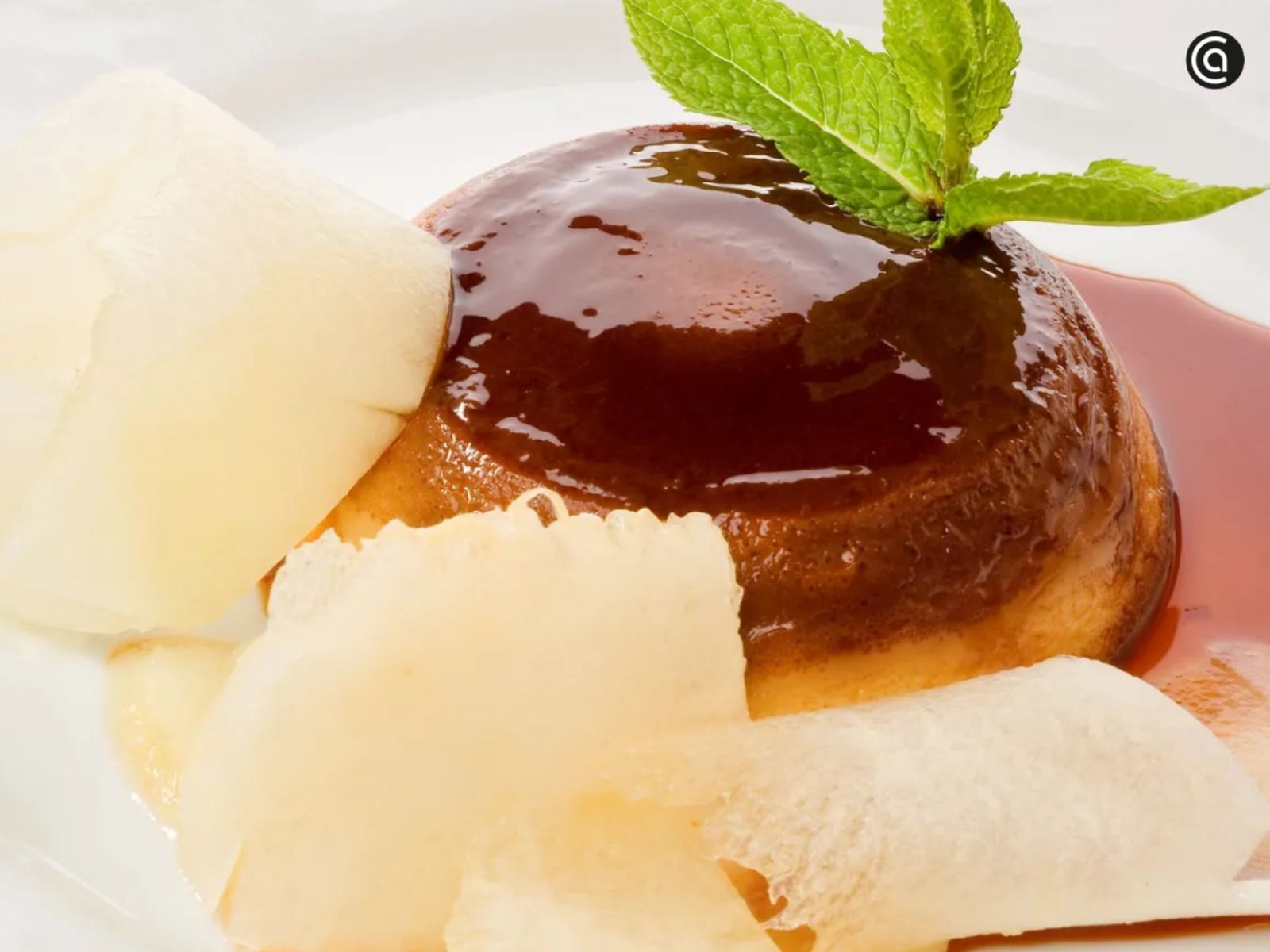 Aromático y tropical, combina la suavidad del coco con la dulzura del melón para un postre sorprendente.