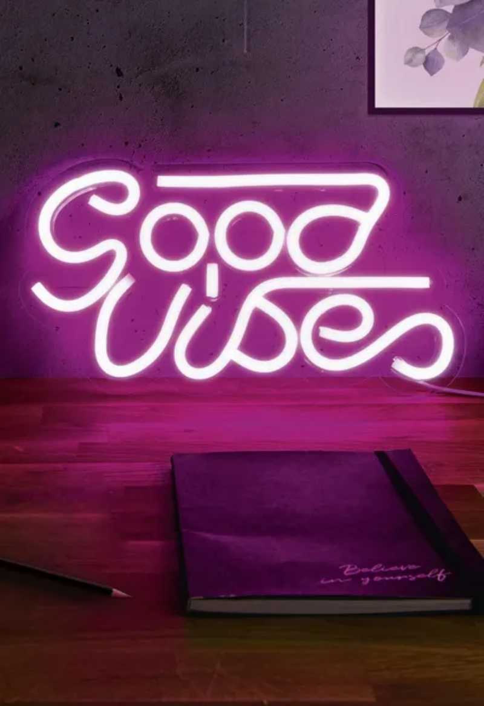 Letrero de neón Good Vibes Only. Letrero de neón Good Vibes Only.