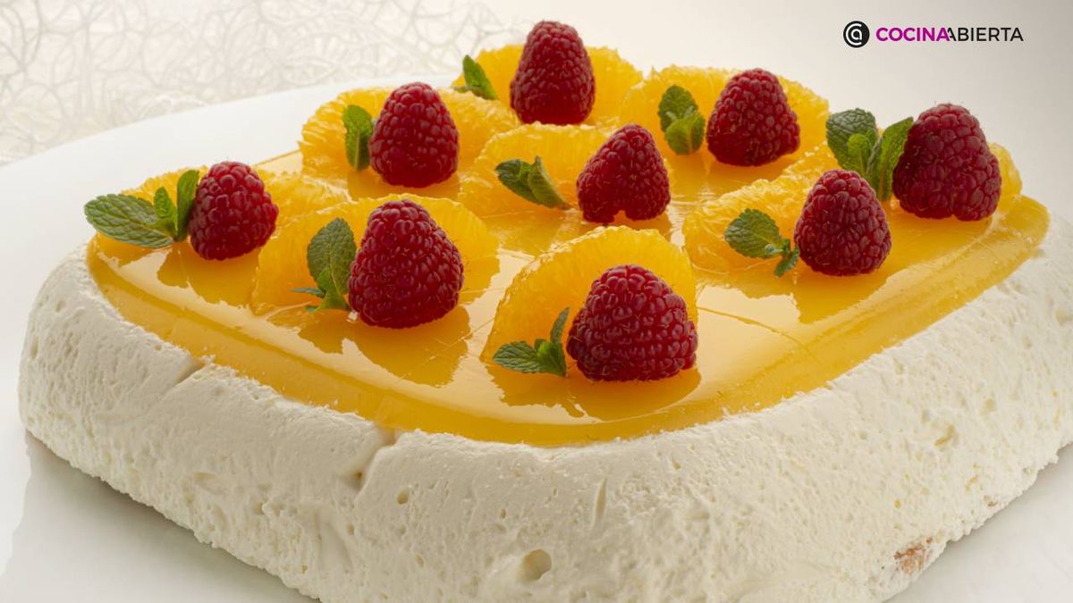 Tarta naranja y queso, una propuesta con fruta que resulta perfecta para las sobremesas