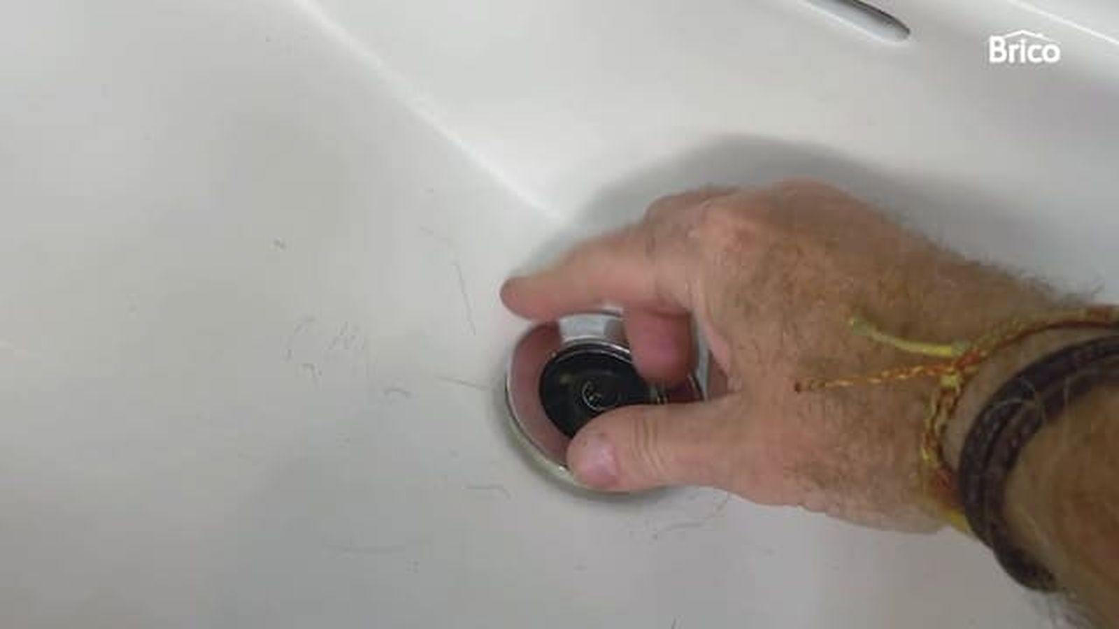 Bricomania 016 como cambiar grifo de lavabo paso11 Bricomania 016 como cambiar grifo de lavabo paso11
