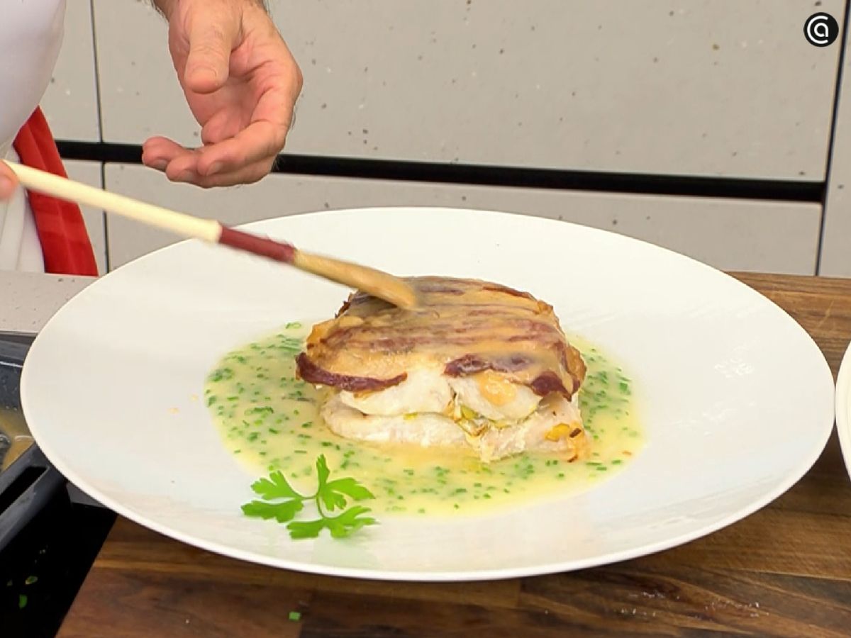 merluza rellena puerro costra panceta paso6