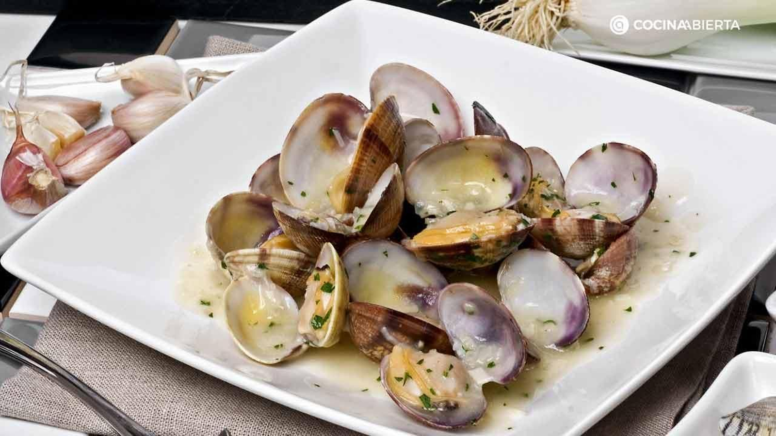 Almejas a la marinera, la receta de Karlos Arguinano