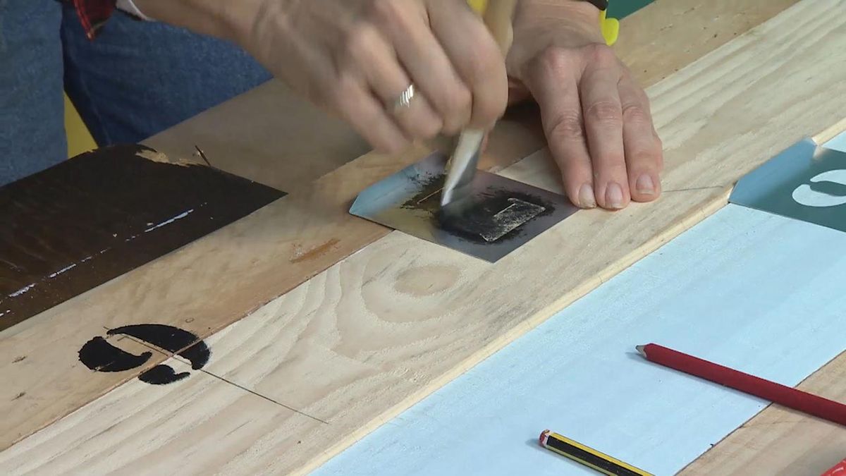 Deco764 Cocina rustica acogedora reloj madera sin obra paso 6