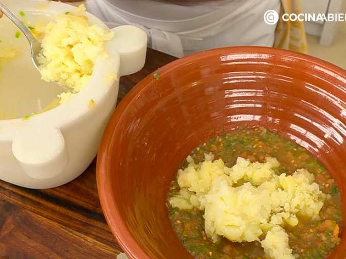 Maja las patatas cocidas