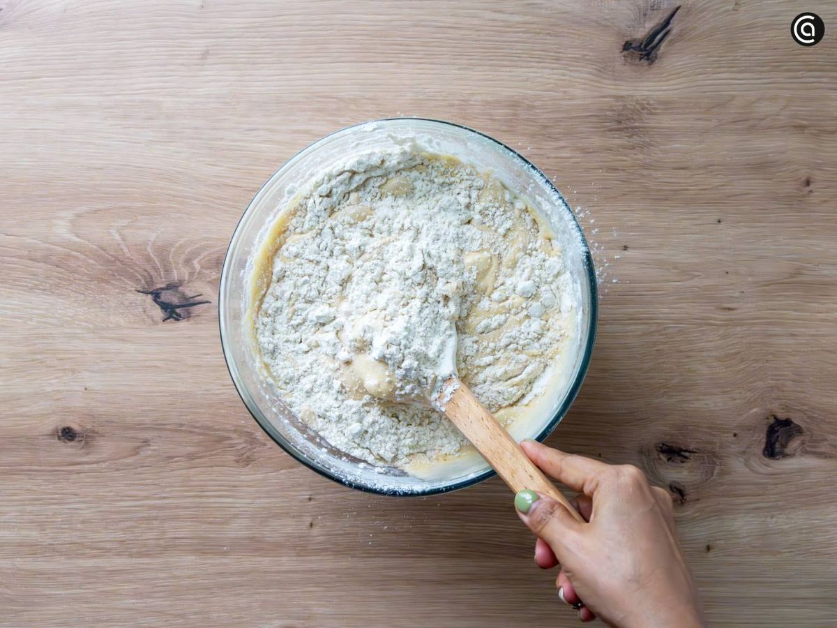 Incorpora los ingredientes secos