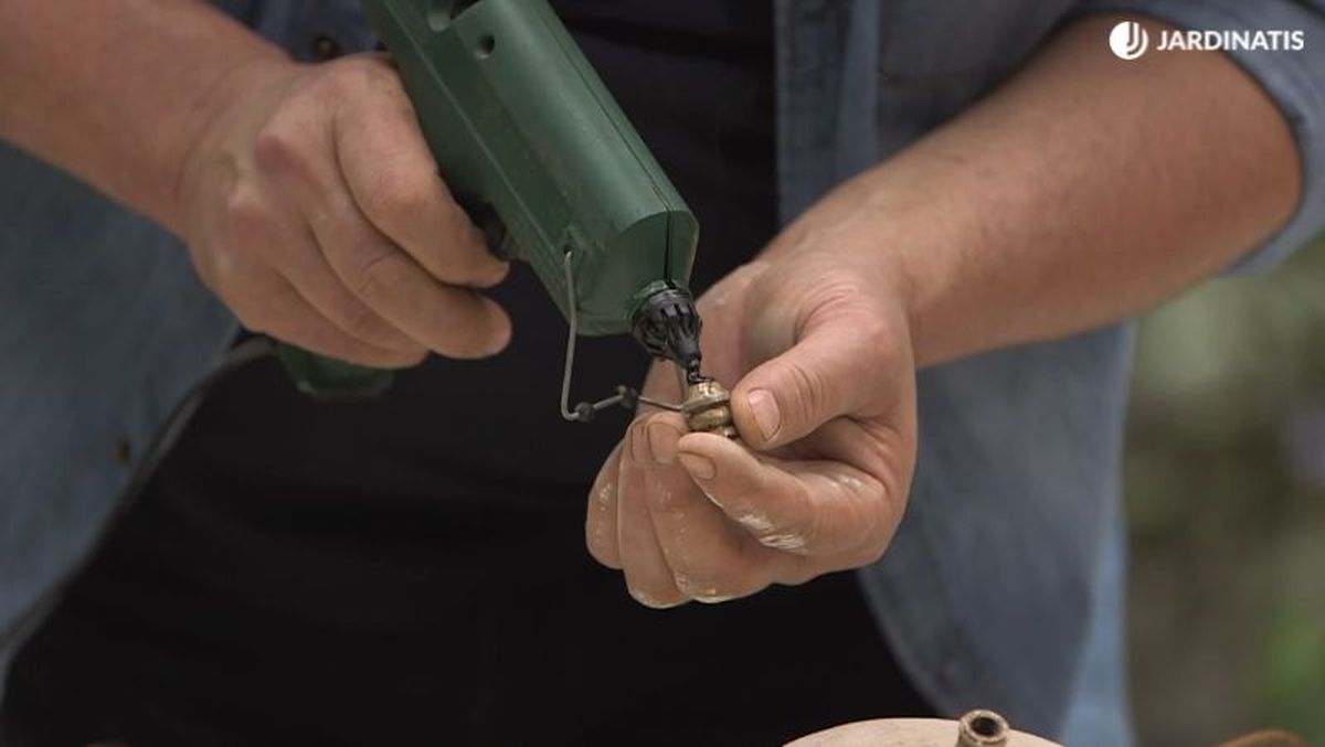 Pega los ojos de la araña de piedra