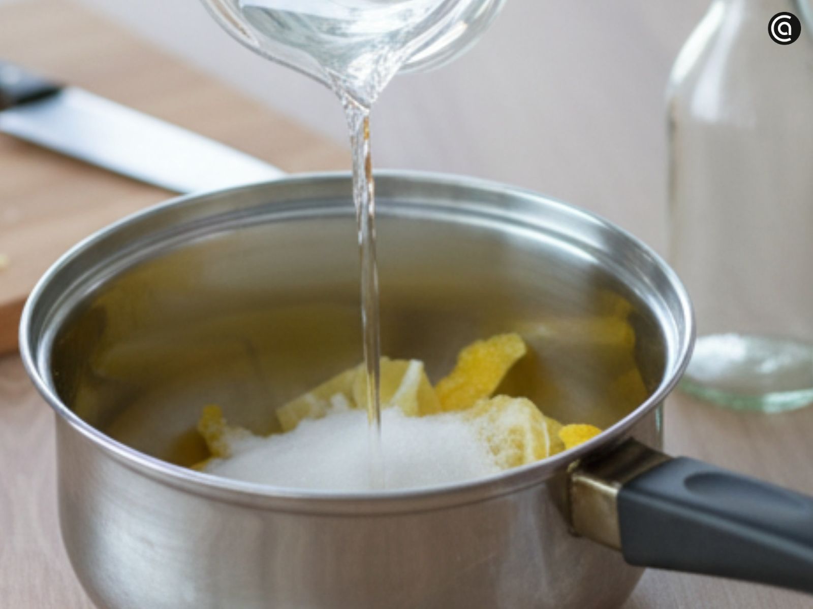 Añade agua y cocina todos los ingredientes Añade agua y cocina todos los ingredientes