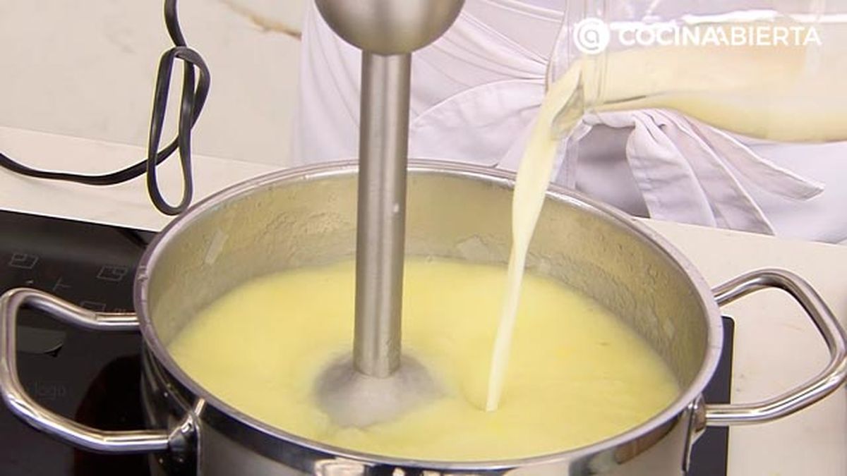 setas shitake al ajillo con crema de puerros y brotes receta karlos arguinano karl67620321 paso2