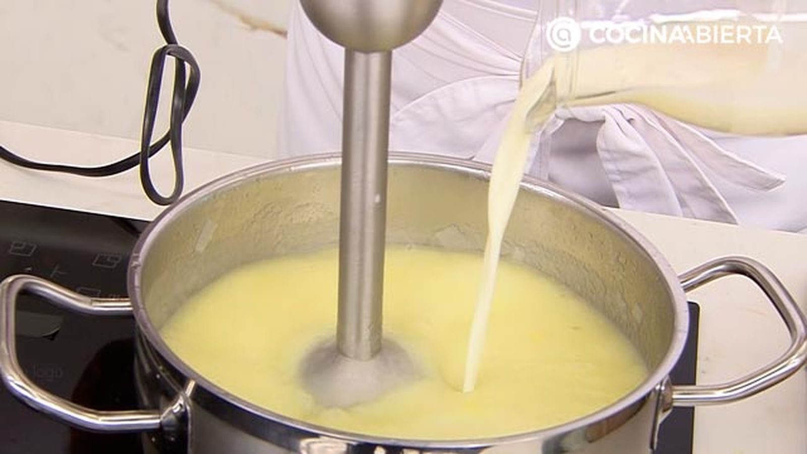 setas shitake al ajillo con crema de puerros y brotes receta karlos arguinano karl67620321 paso2 setas shitake al ajillo con crema de puerros y brotes receta karlos arguinano karl67620321 paso2