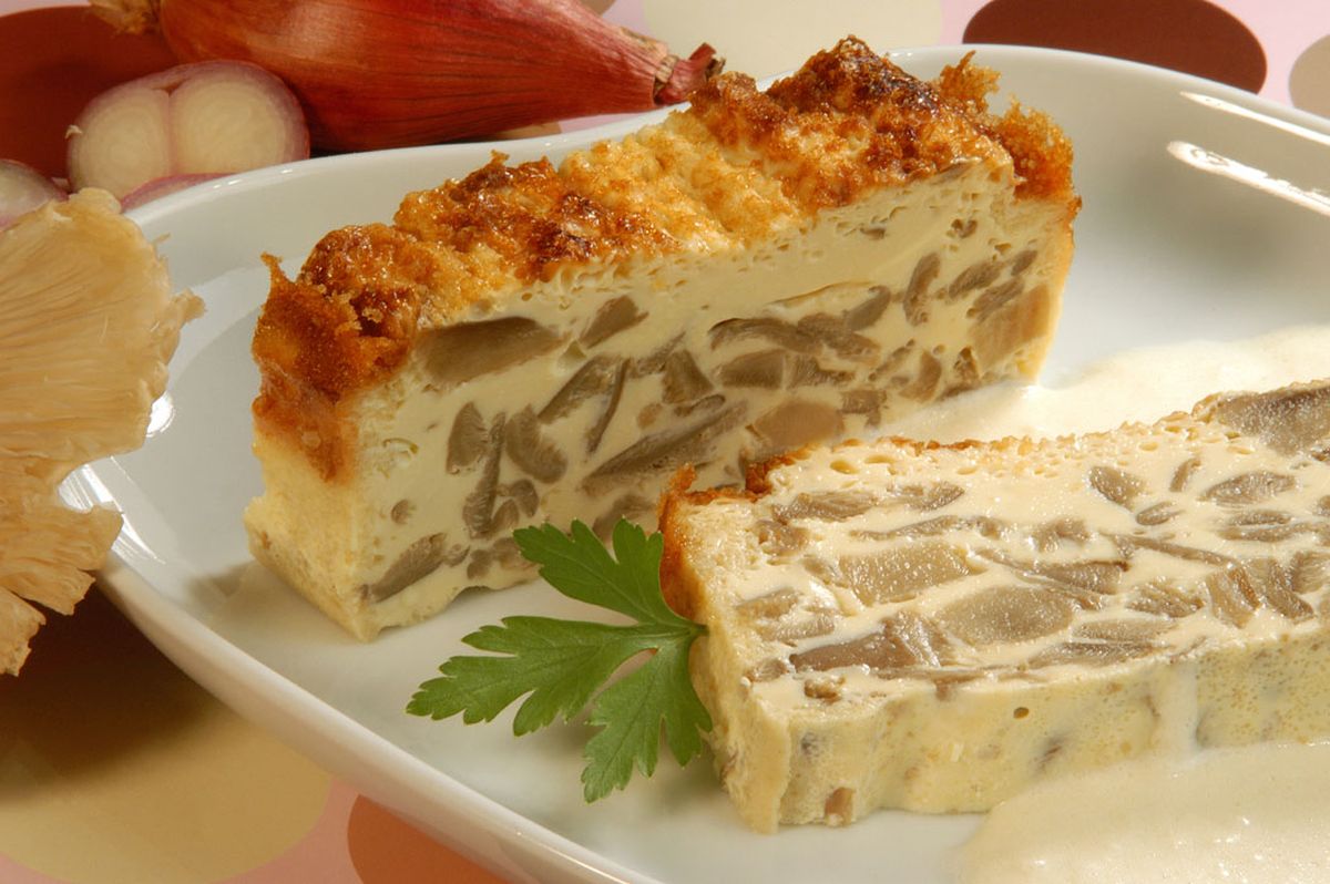 Pastel de setas con salsa de queso