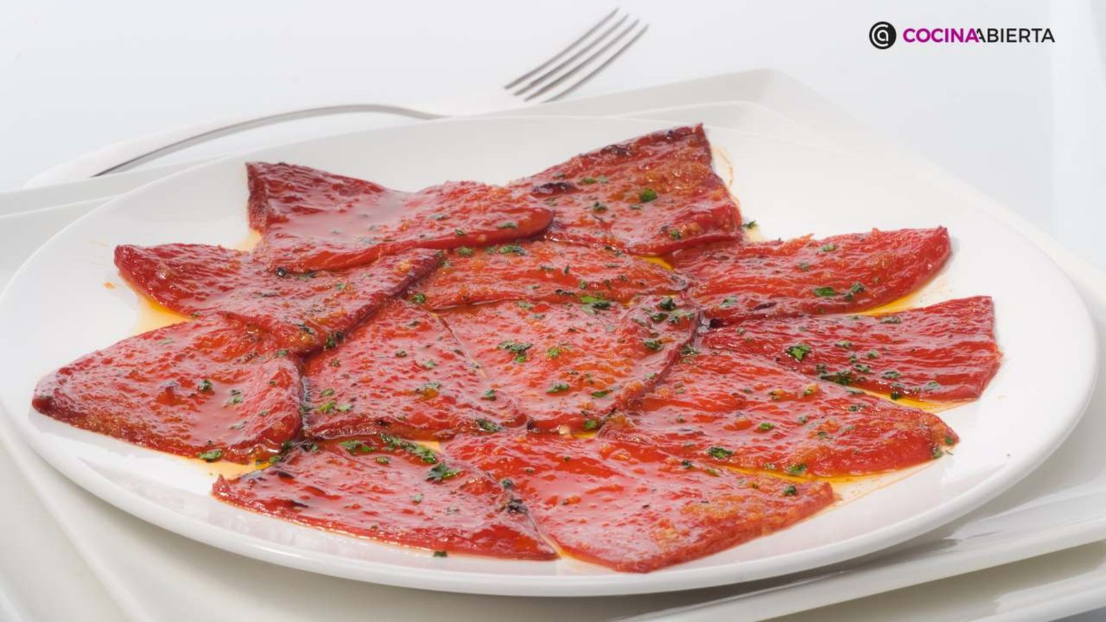 Los pimientos rojos confitados son una guarnición perfecta para carnes y pescados