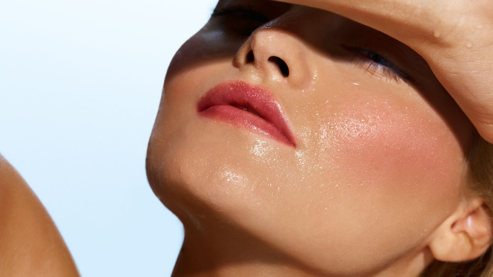 El calor, la humedad y el sudor pueden hacer que tu maquillaje se vea afectado