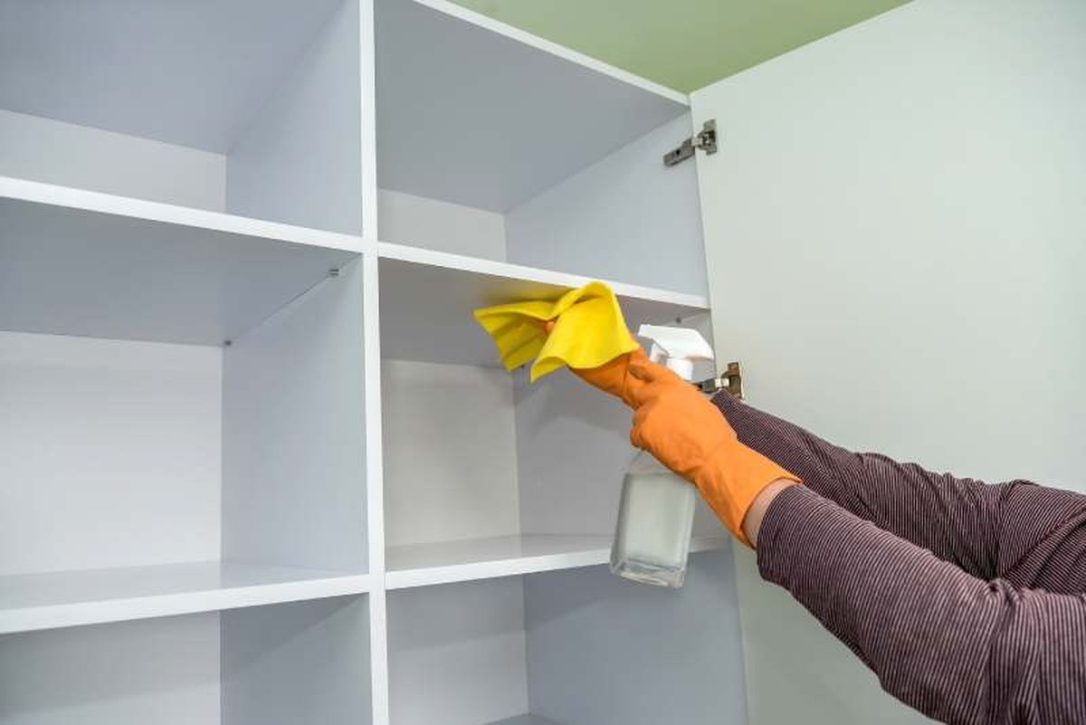 Vacía los armarios antes de su limpieza