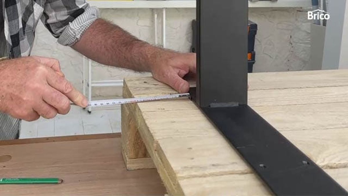 Bricomania 18 mesa alta con palets paso3