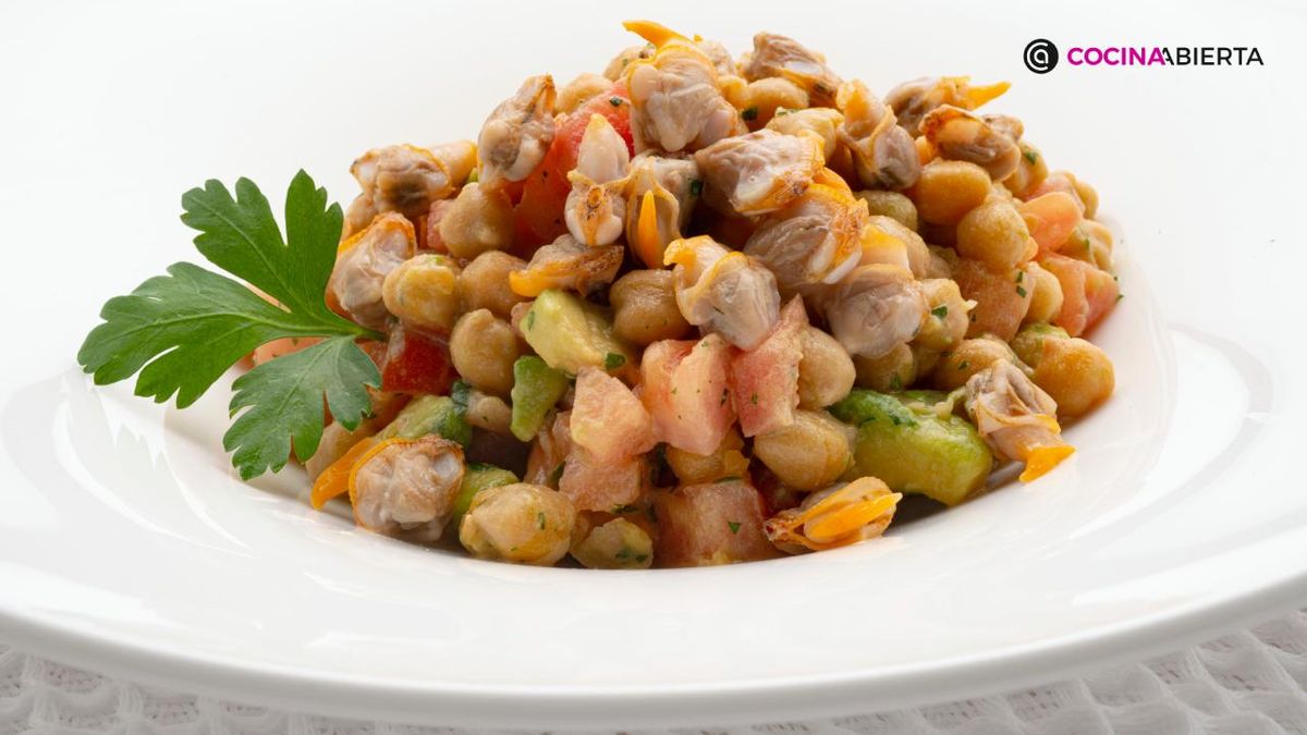 Ensalada de garbanzos con berberechos