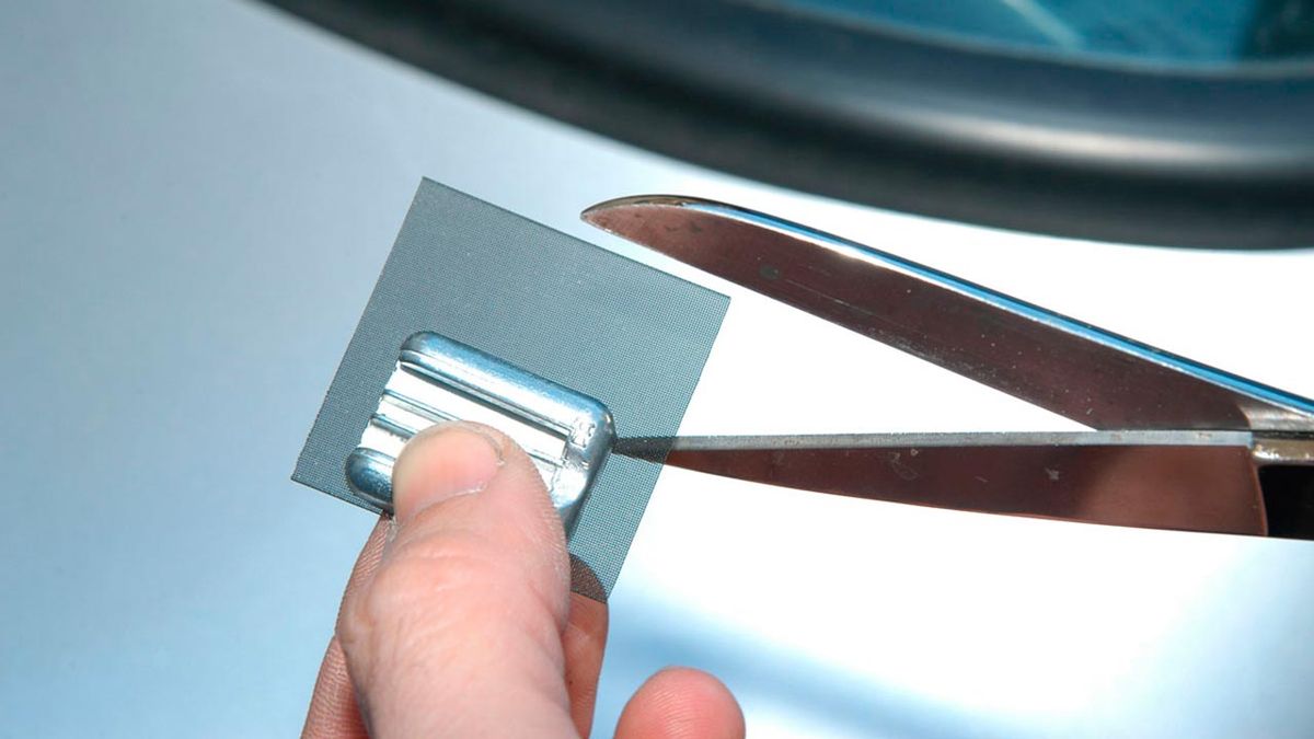 Sujeción de espejo retrovisor paso 4