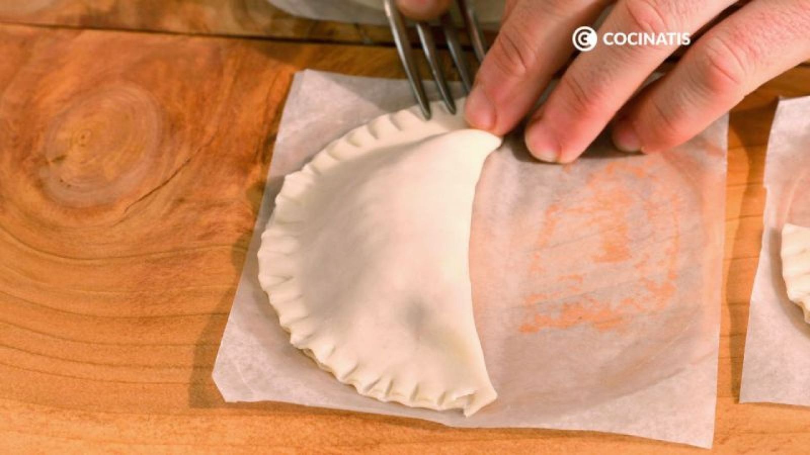 Cerramos las empanadillas con un tenedor Cerramos las empanadillas con un tenedor