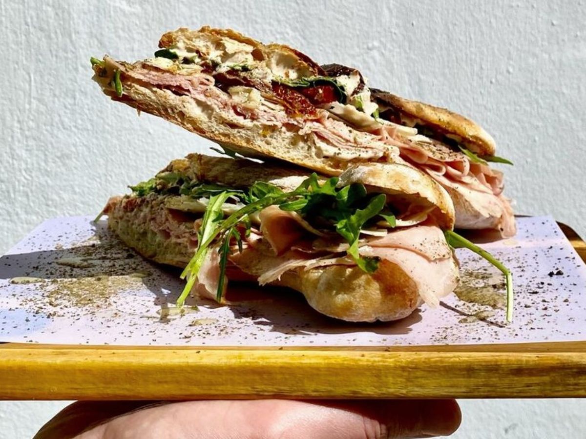 El mejor bocata de España también se puede disfrutar en la piscina.