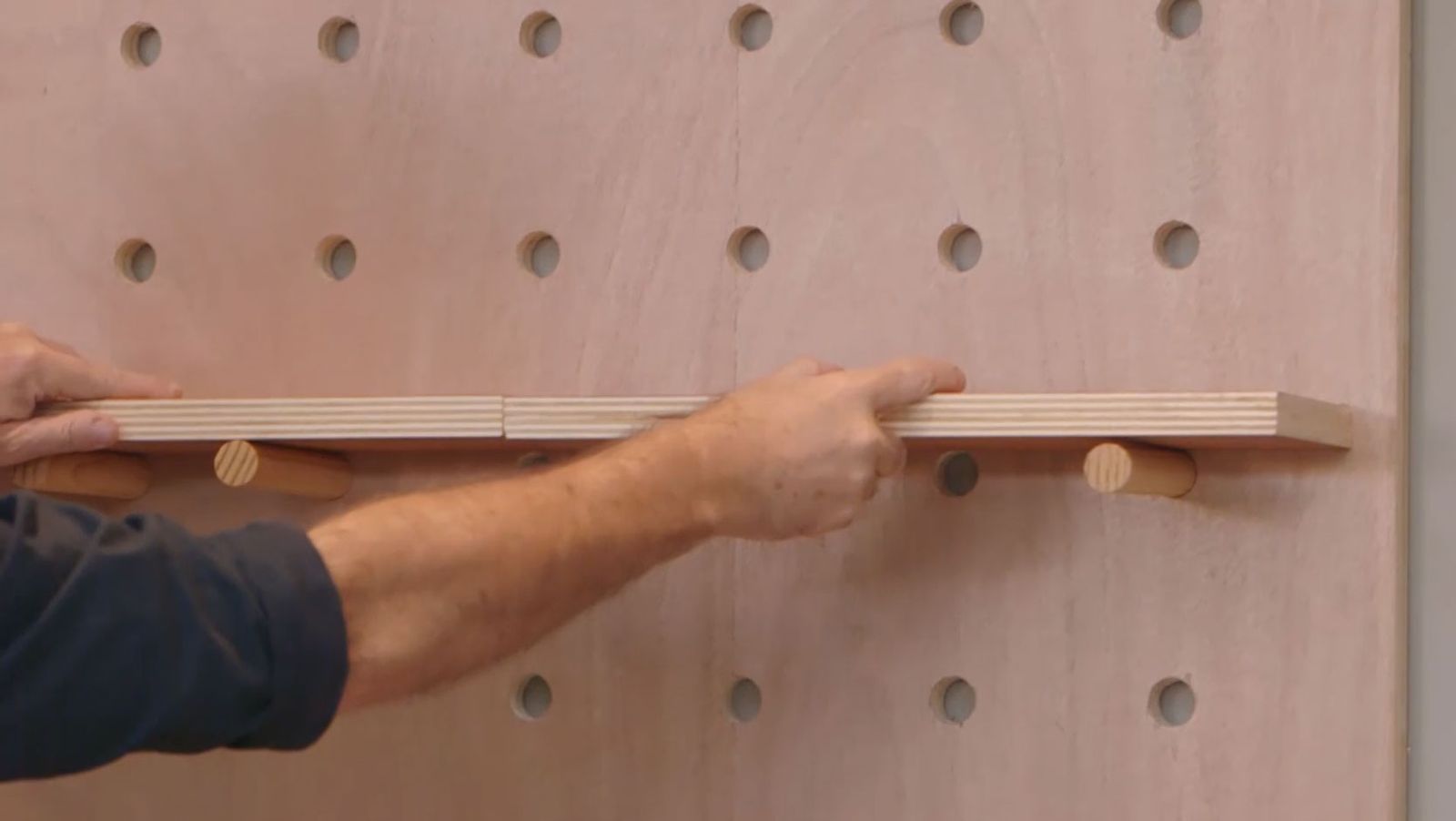 Cómo hacer una estantería pegboard paso 7 Cómo hacer una estantería pegboard paso 7