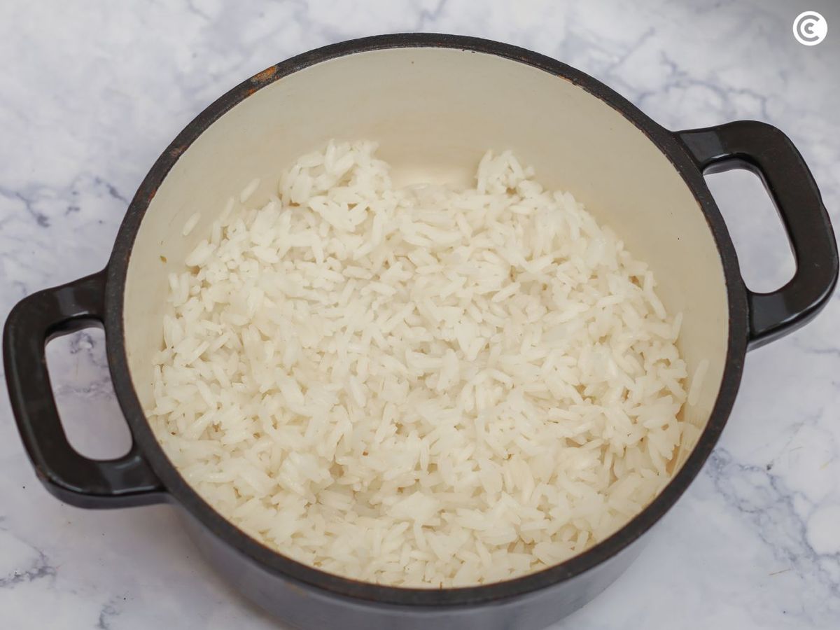 Arroz cocido para el gallo pinto