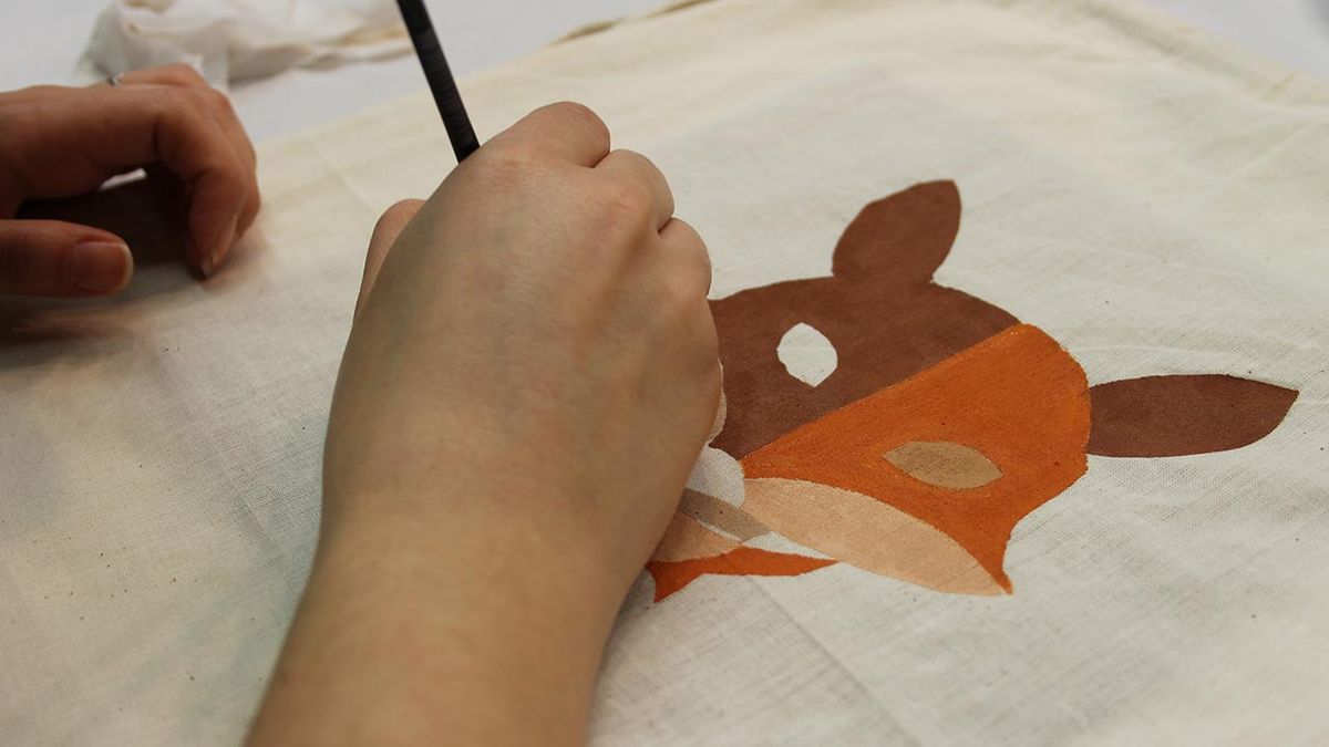 Pintar una mochila de tela paso 7