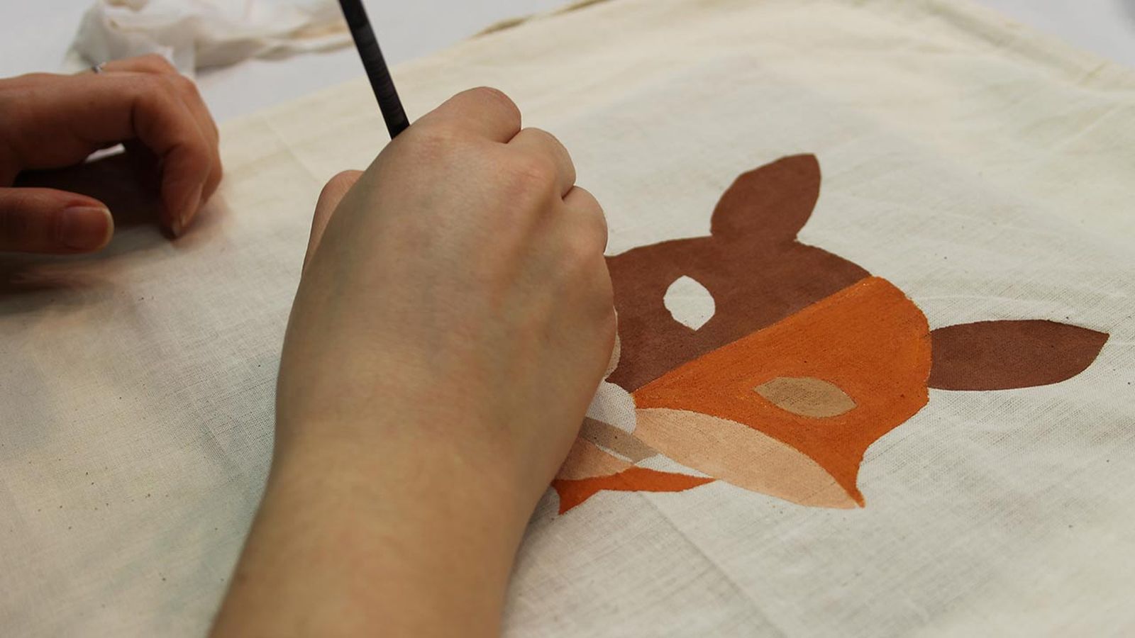 Pintar una mochila de tela paso 7 Pintar una mochila de tela paso 7