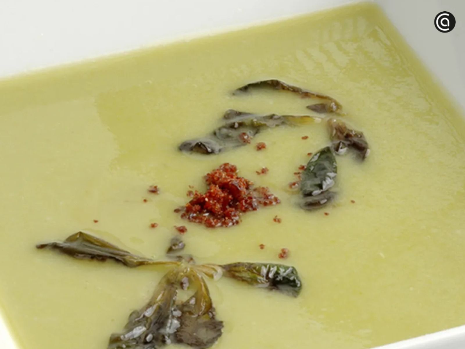 Sopa fría de guisantes: una receta colorida, nutritiva y muy fácil de hacer. Sopa fría de guisantes: una receta colorida, nutritiva y muy fácil de hacer.
