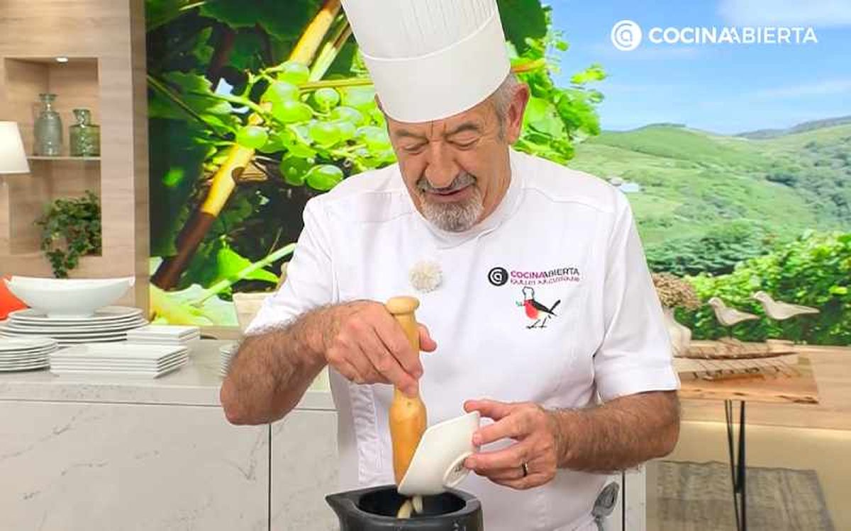 Pon el ajo en el mortero