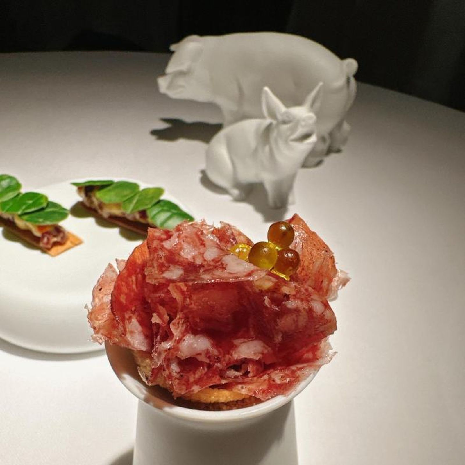 Uno de los platos del menú degustación del restaurante Atrio Uno de los platos del menú degustación del restaurante Atrio