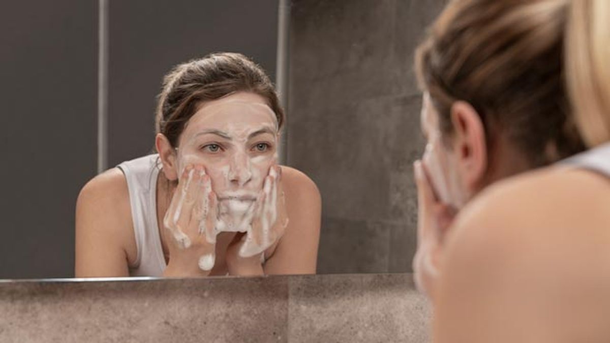 tipos de limpiadores faciales y desmaquillantes