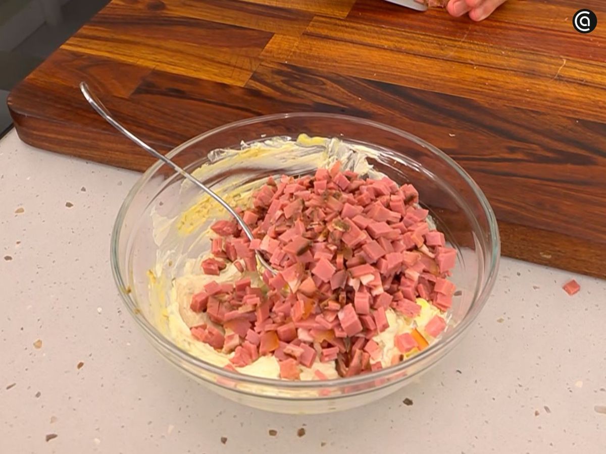 Prepara el relleno mezclando todos los ingredientes