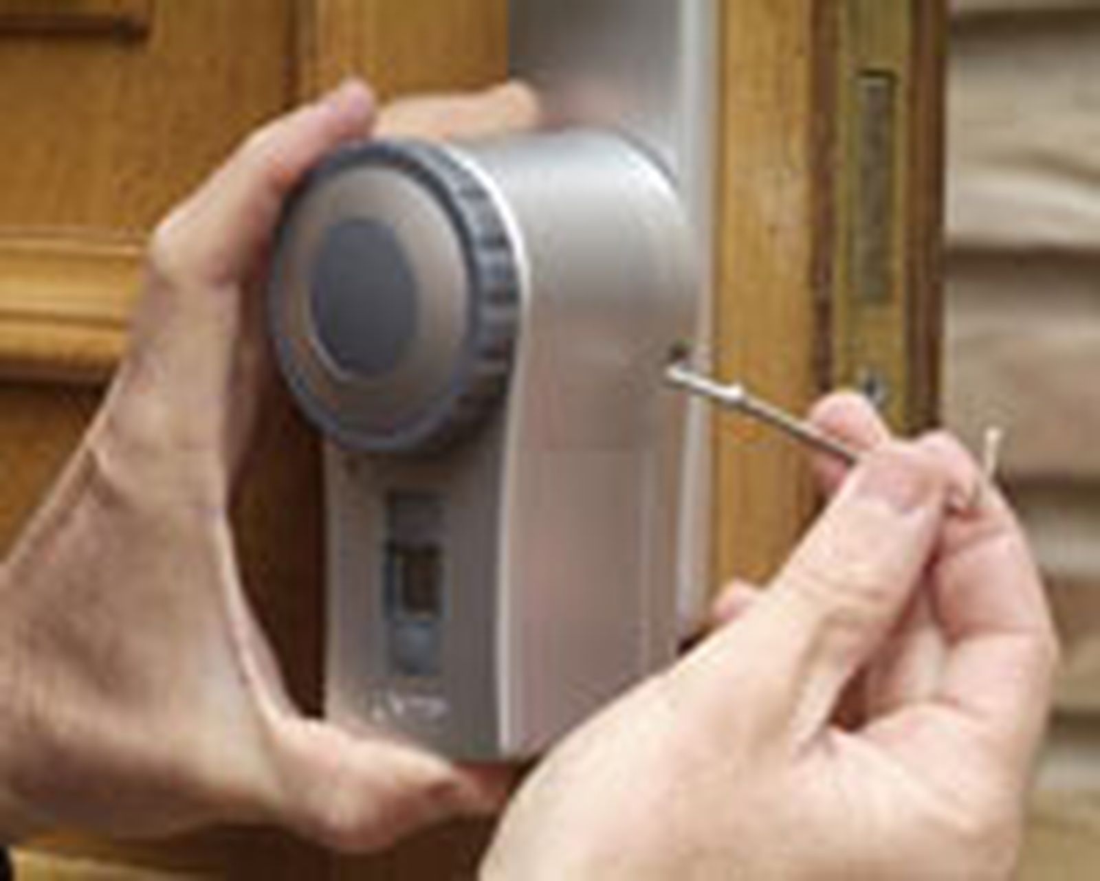 briconsejo 2 0450 Automatizar cerradura existente paso 5 briconsejo 2 0450 Automatizar cerradura existente paso 5