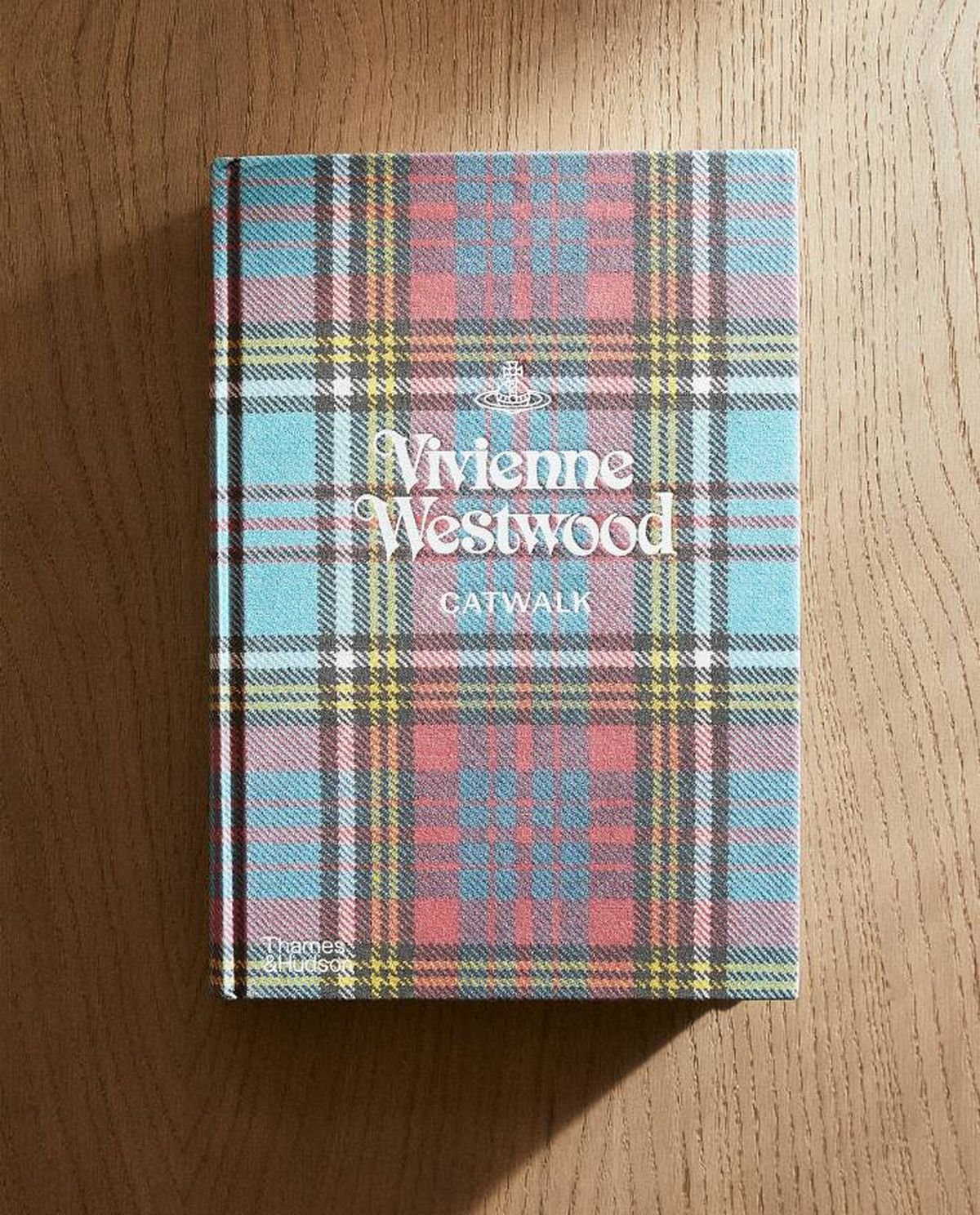 libro decorativo vivienne westwood catwalk zara home