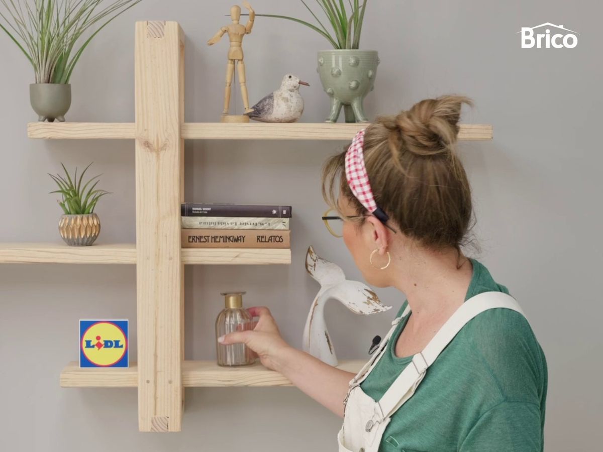 Cuelga la estantería de diseño con unas hembrillas