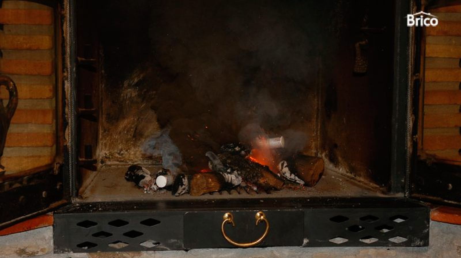 Chimenea recién apagada Chimenea recién apagada