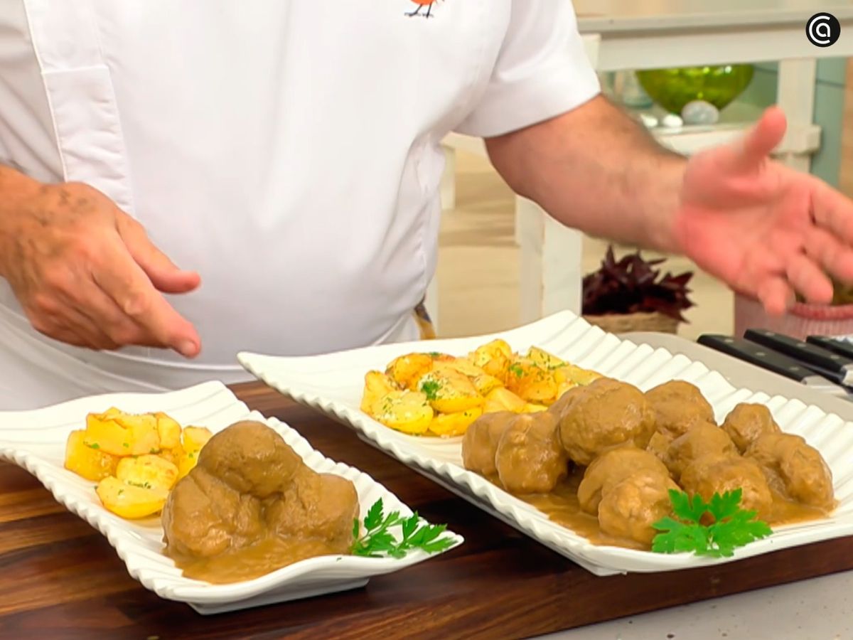 Acompaña las albóndigas al chocolate con patatas fritas
