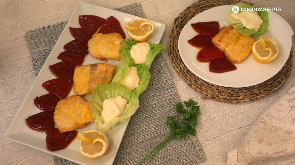 merluza rebozada con pimientos piquillo presentacion