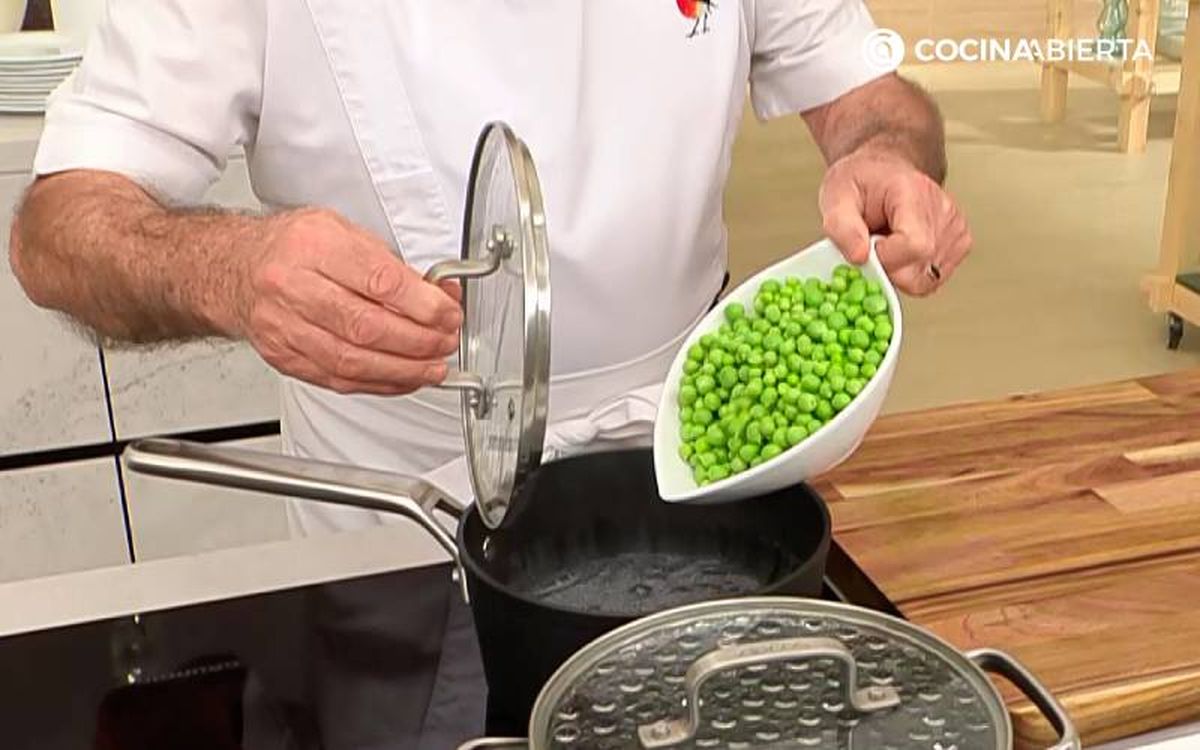 Los guisantes frescos se cuecen en 10 minutos en la olla normal