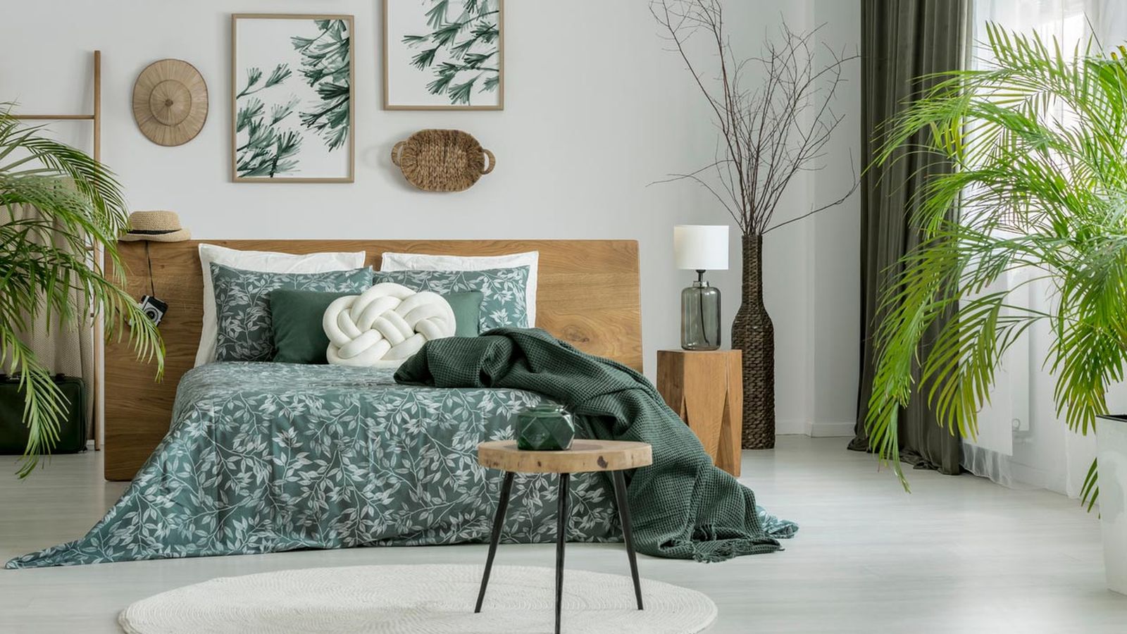 dormitorio verde caqui muebles madera cuadros plantas dormitorio verde caqui muebles madera cuadros plantas