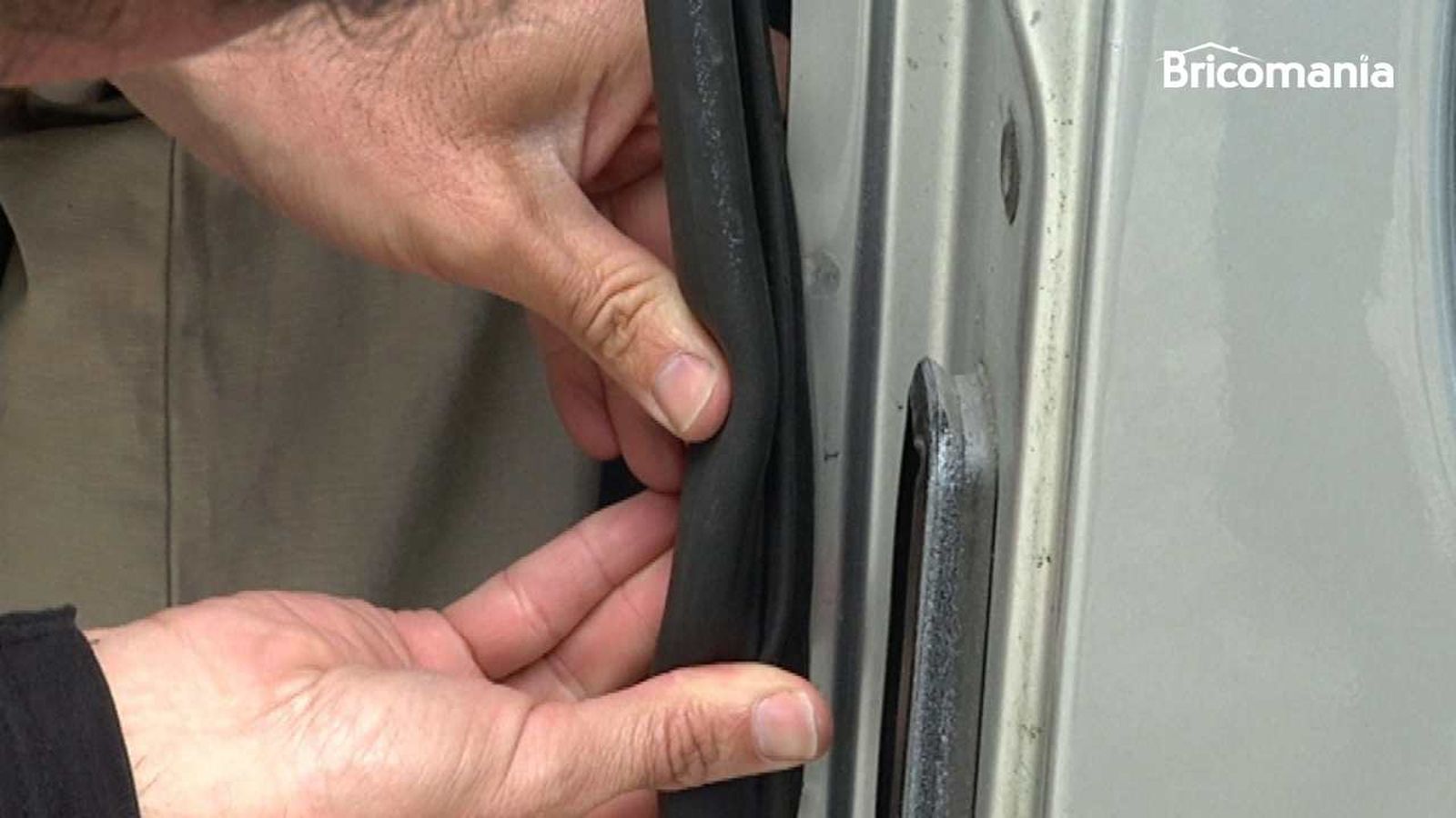 Una junta de estanqueidad en la puerta de un coche Una junta de estanqueidad en la puerta de un coche