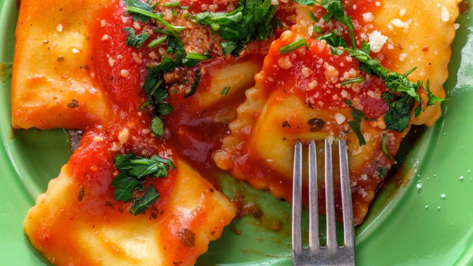 Raviolis con salsa de tomate