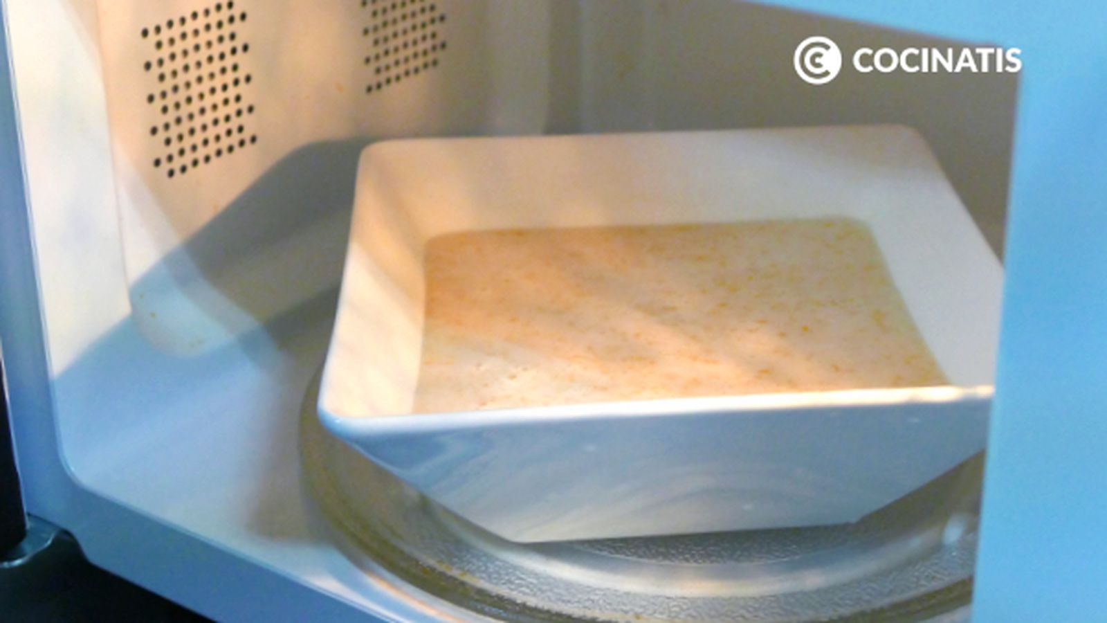 Cocínalo en el microondas de 8 a 10 minutos Receta de tarta de yogur al microondas paso 5
