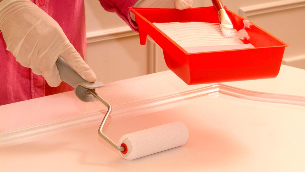 Cómo lacar una puerta de madera paso 6