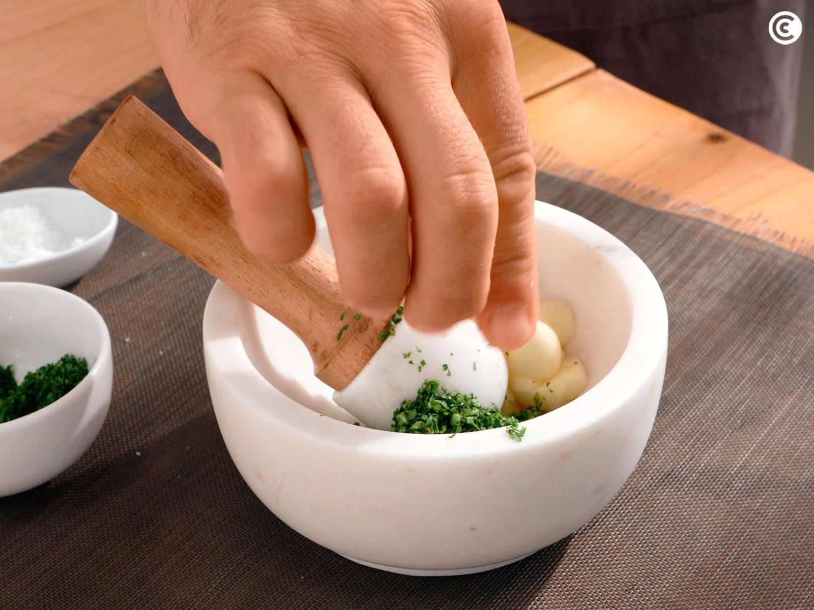 Majado para la salsa blanca de kebab