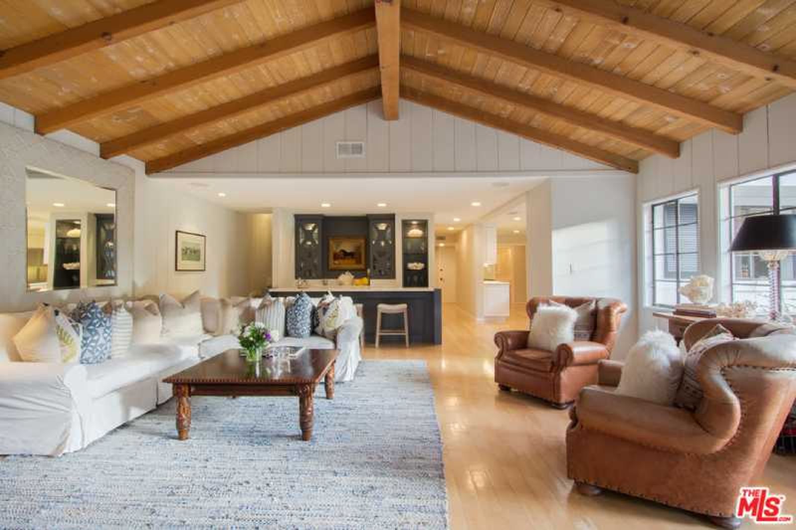 Salón principal de la casa de Timothée Chalamet. Salón principal de la casa de Timothée Chalamet.