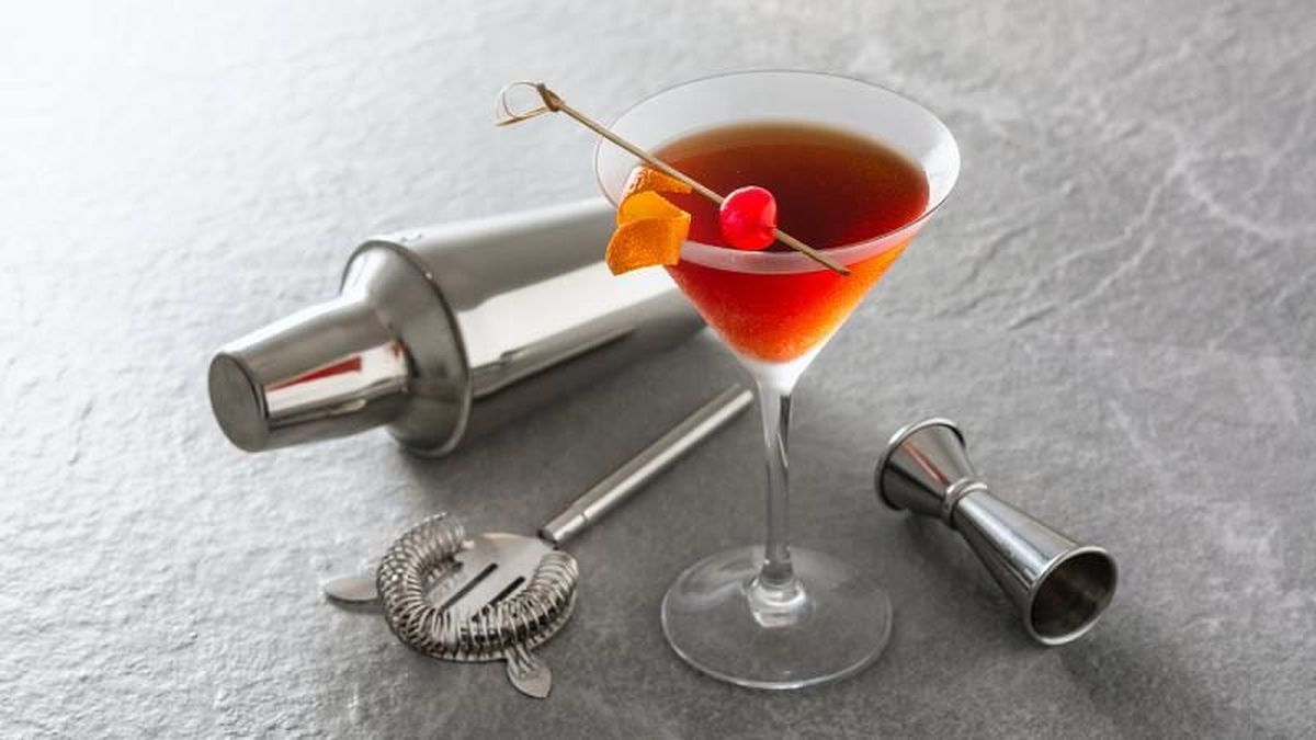 Cóctel manhattan listo