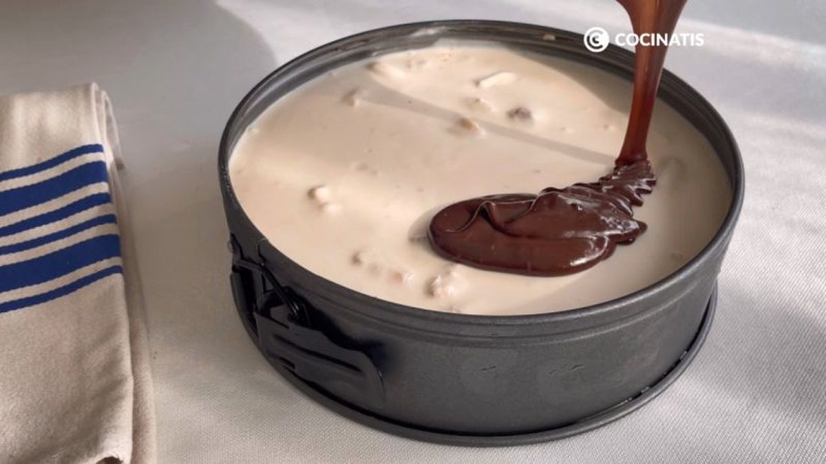 Cubrimos la tarta con el ganache de chocolate