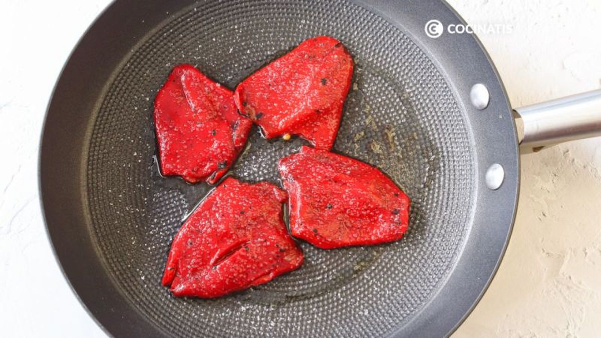 Freír los pimientos del piquillo